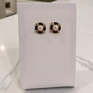 Black, gold and pearl stud earrings